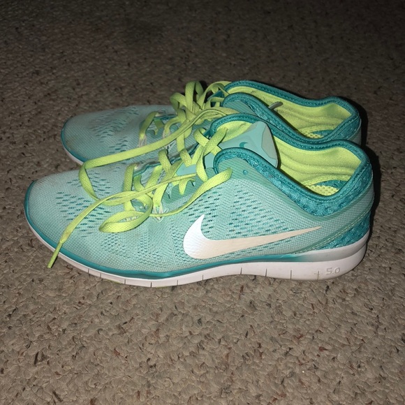 Nike's - Picture 2 of 4